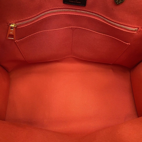 Louis Vuitton OnTheGo GM Giant Monogram Reverse Purse Tote (DU4159) - Picture 9 of 12